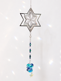 Attrape-soleil étoile argentée et pierres bleues et vertes – Suncatcher fait main décoration lumineuse