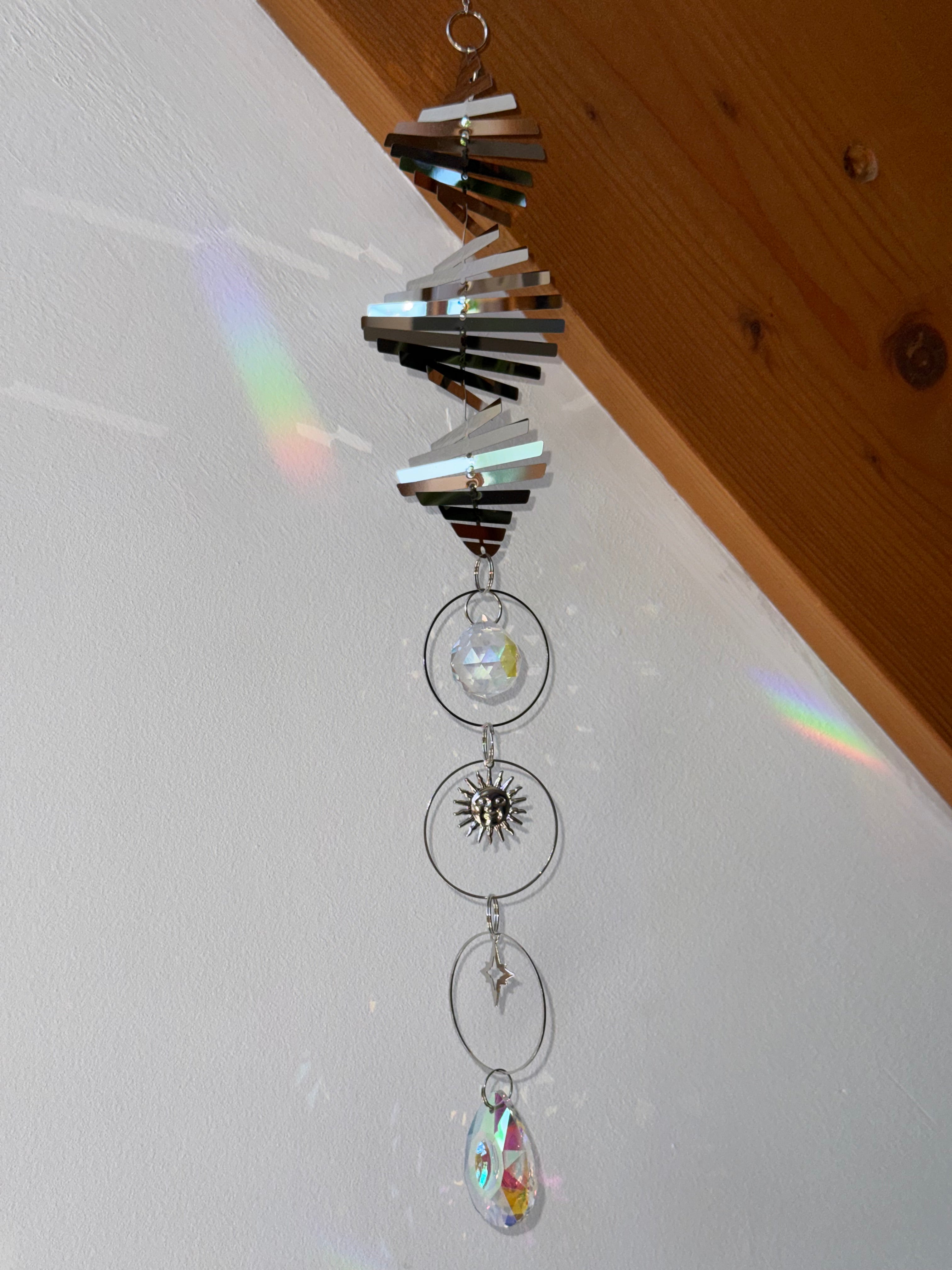 Attrape-soleil spirale argentée, soleil et étoile du Nord – Suncatcher fait main