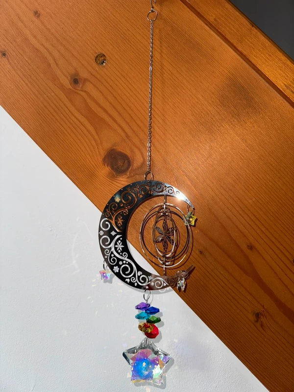Attrape-soleil grande lune, chakras et grand prisme étoile – Féminité sacrée, équilibre et lumière colorée – Suncatcher spirituel fait main