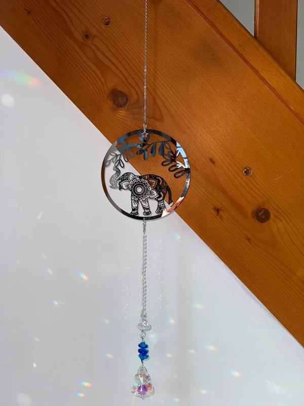 Attrape-soleil éléphant et prismes multicolores – Force, chance et lumière – Suncatcher fait main