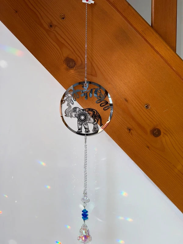 Attrape-soleil éléphant et prismes multicolores – Force, chance et lumière – Suncatcher fait main