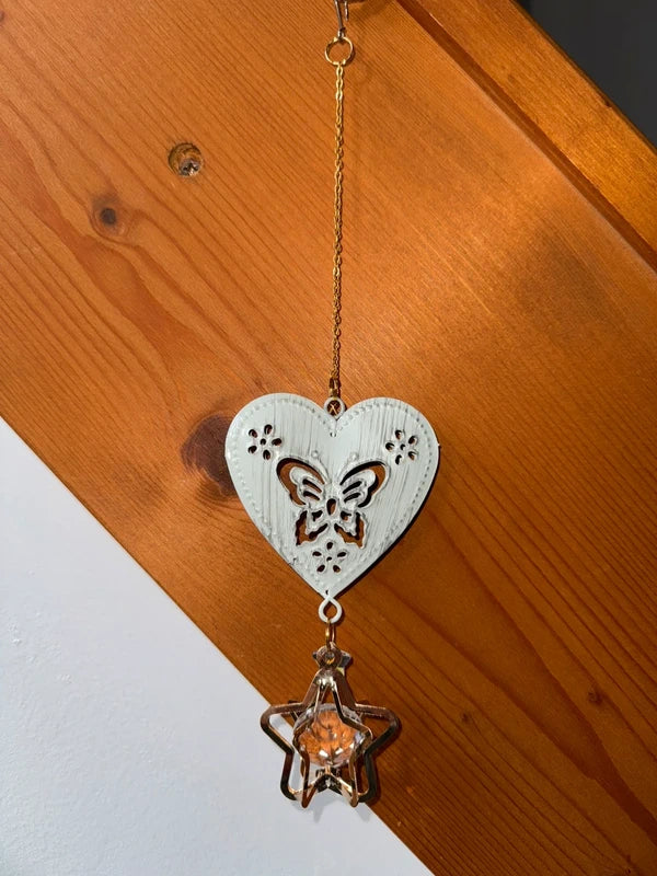 Attrape-soleil cœur blanc papillon et étoile dorée – Légèreté, liberté et lumière irisée – Suncatcher fait main