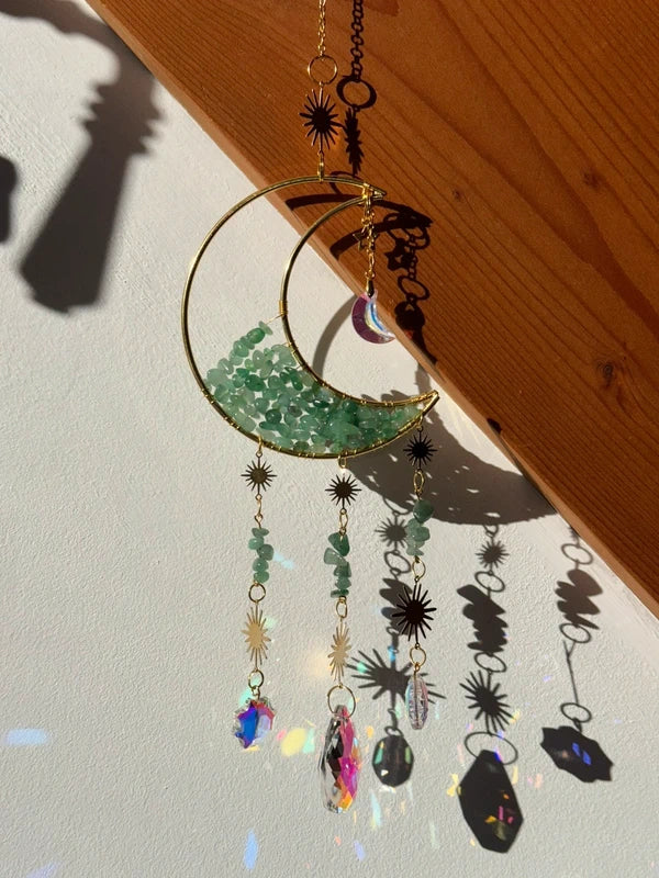 Attrape-soleil lune dorée et aventurine – Énergie positive et lumière harmonieuse. Suncatcher fait main