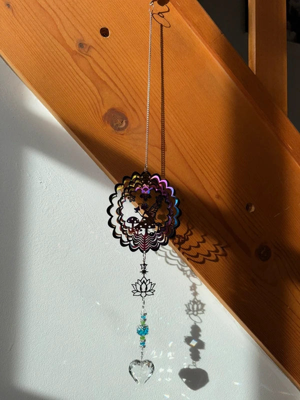 Attrape-soleil fée dans le jardin et fleur de lotus en cristal – Suncatcher fait main décoration fenêtre lumineuse féerique