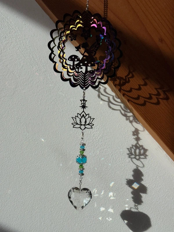 Attrape-soleil fée dans le jardin et fleur de lotus en cristal – Suncatcher fait main décoration fenêtre lumineuse féerique