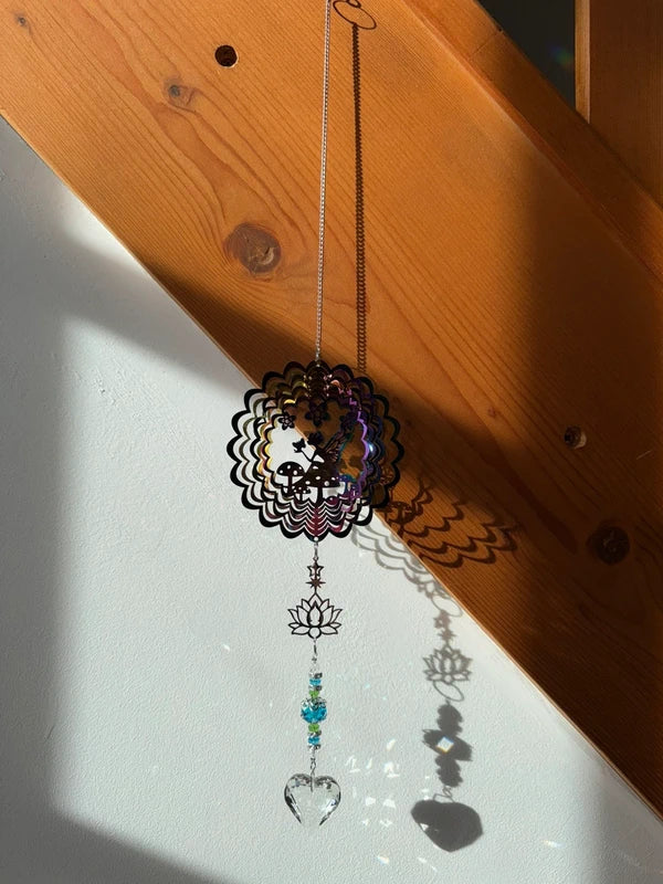 Attrape-soleil fée dans le jardin et fleur de lotus en cristal – Suncatcher fait main décoration fenêtre lumineuse féerique