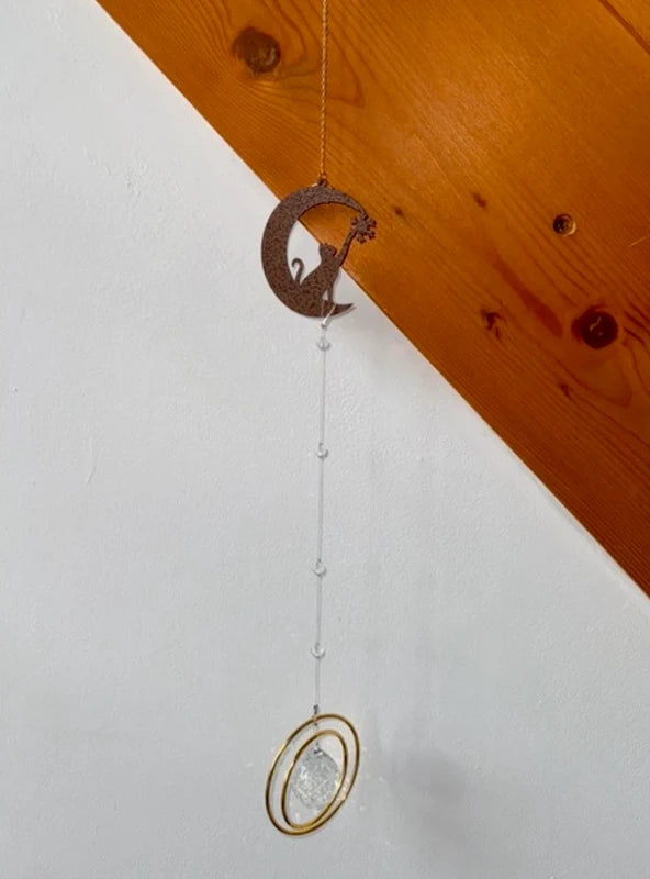 Attrape-soleil chat sur la lune et prismes en cristal – Décoration féerique Suncatcher fait main