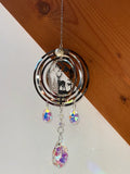Attrape-soleil élan dans la forêt et prismes en cristal – Suncatcher fait main décoration fenêtre nature