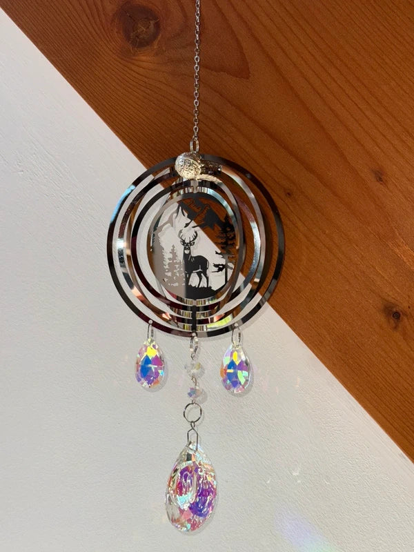 Attrape-soleil élan dans la forêt et prismes en cristal – Suncatcher fait main décoration fenêtre nature