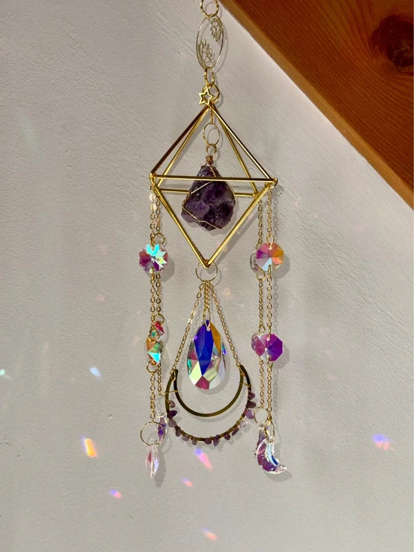 Attrape-soleil doré et améthyste en cristal – Suncatcher fait main élégance et sérénité spirituelle