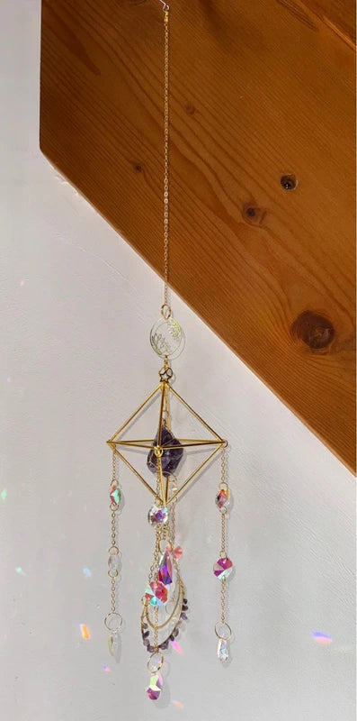 Attrape-soleil doré et améthyste en cristal – Suncatcher fait main élégance et sérénité spirituelle