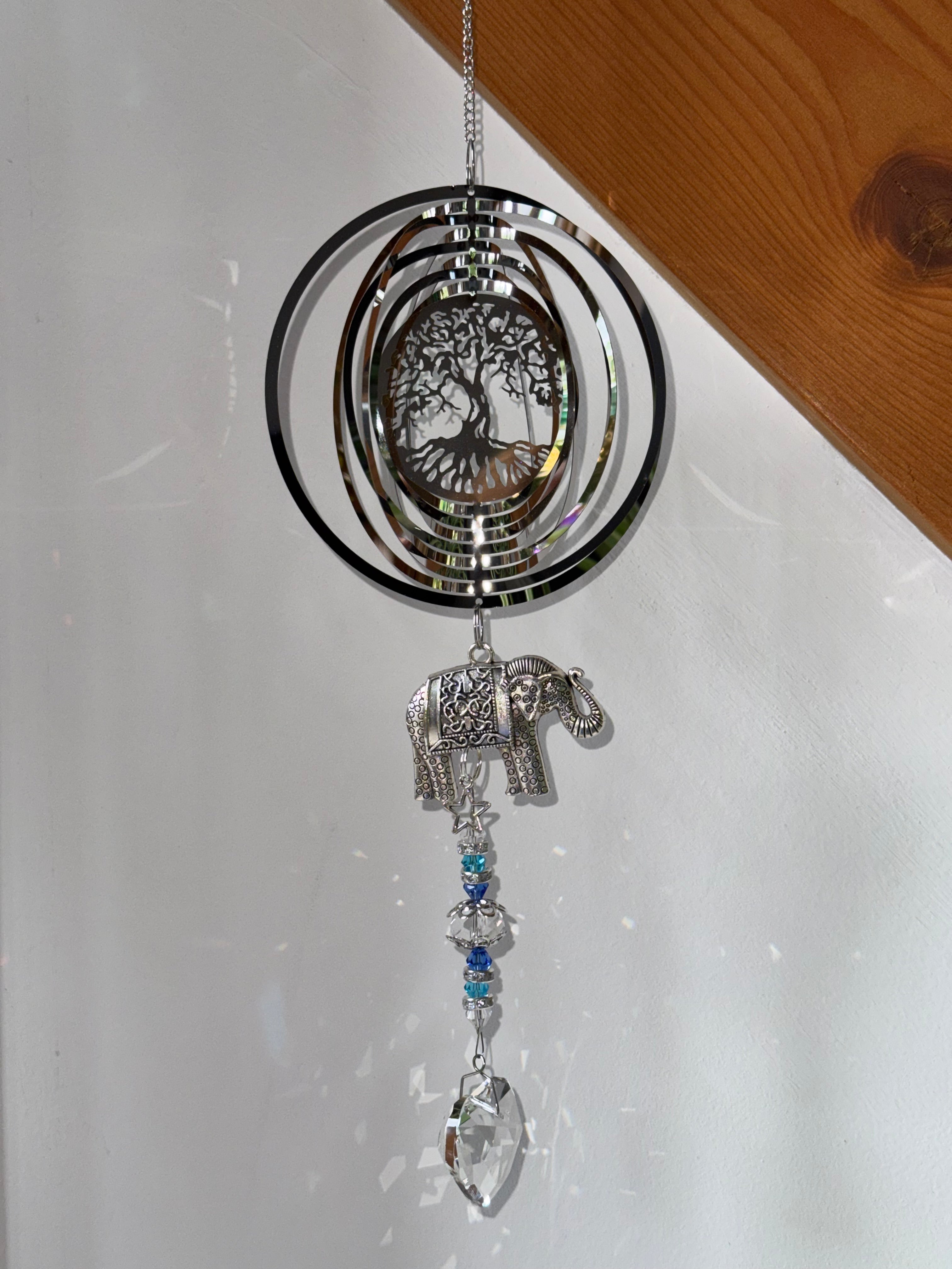 Attrape-soleil arbre de vie et éléphant en cristal – Suncatcher fait main sagesse et harmonie