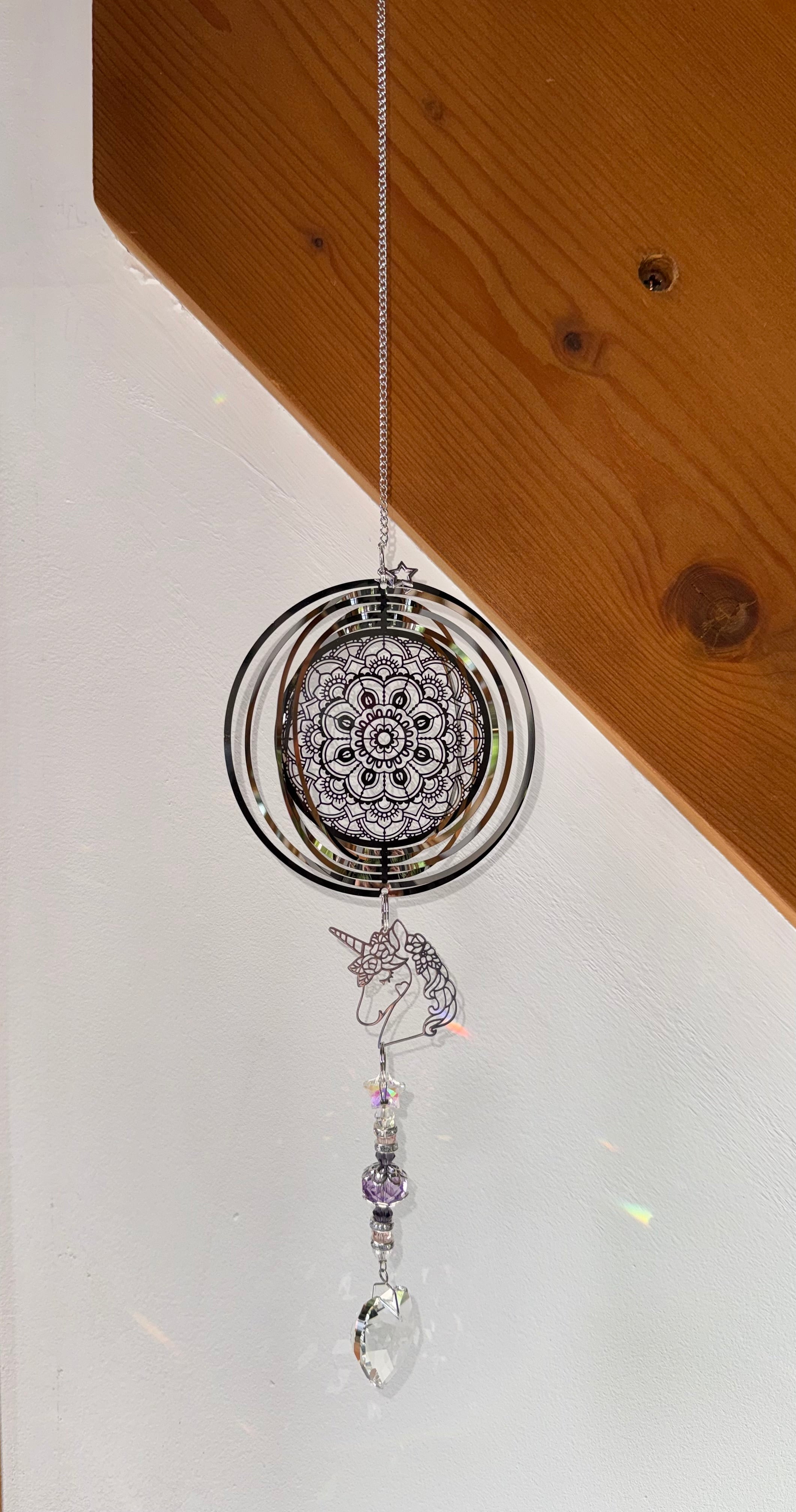 Attrape-soleil mandala et licorne en cristal – Suncatcher féerique fait main décoration fenêtre lumineuse