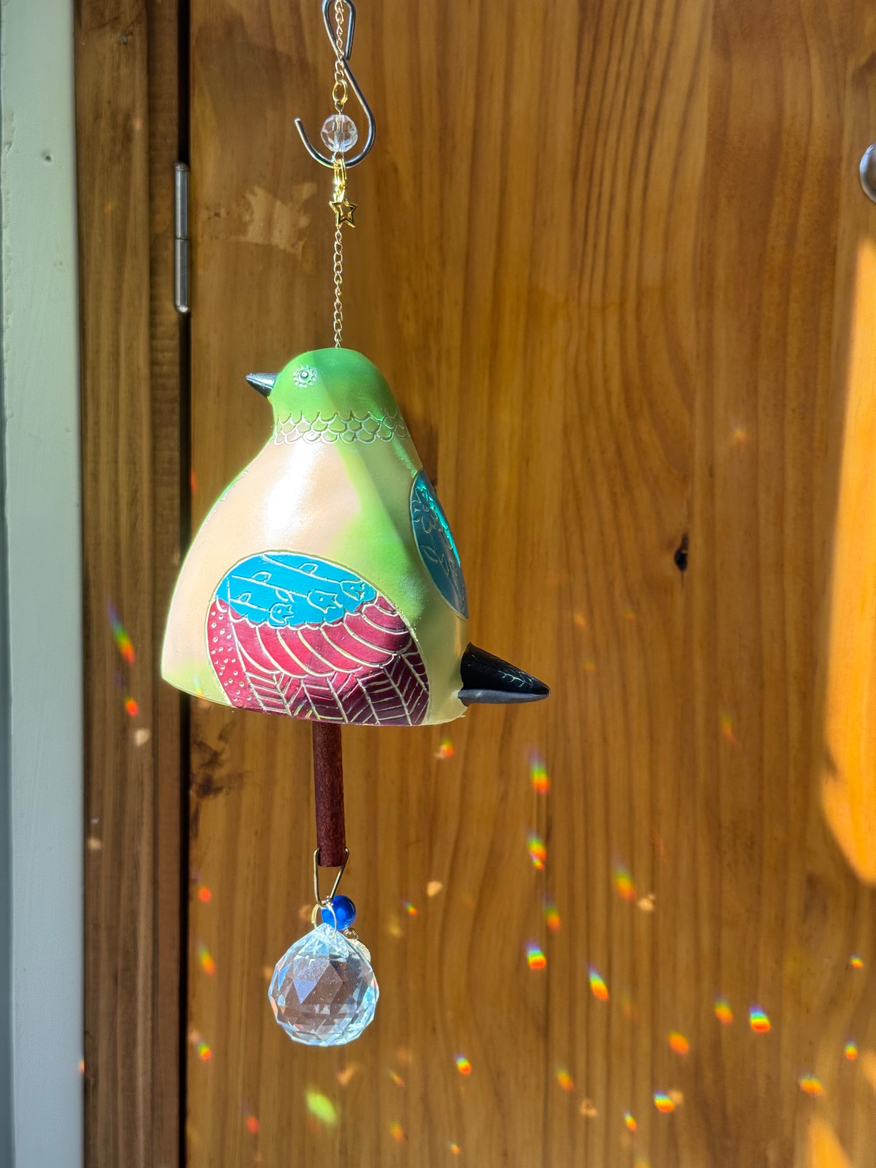 Attrape-soleil printanier oiseau coloré et prisme rond – Suncatcher fait main décoration lumineuse