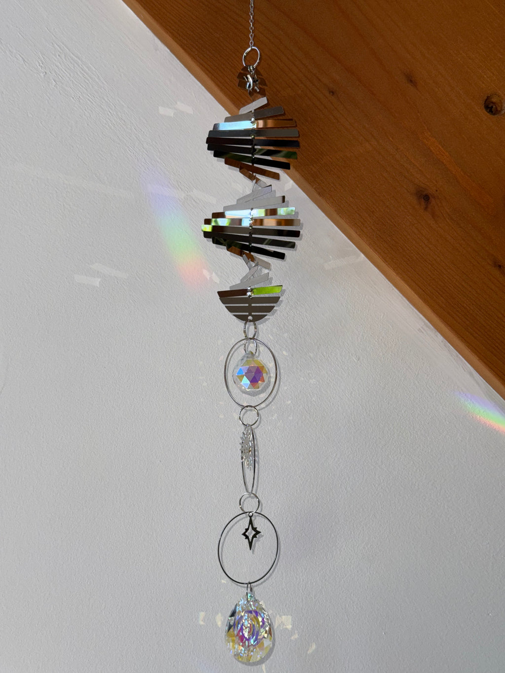 Attrape-soleil spirale argentée, soleil et étoile du Nord – Suncatcher fait main