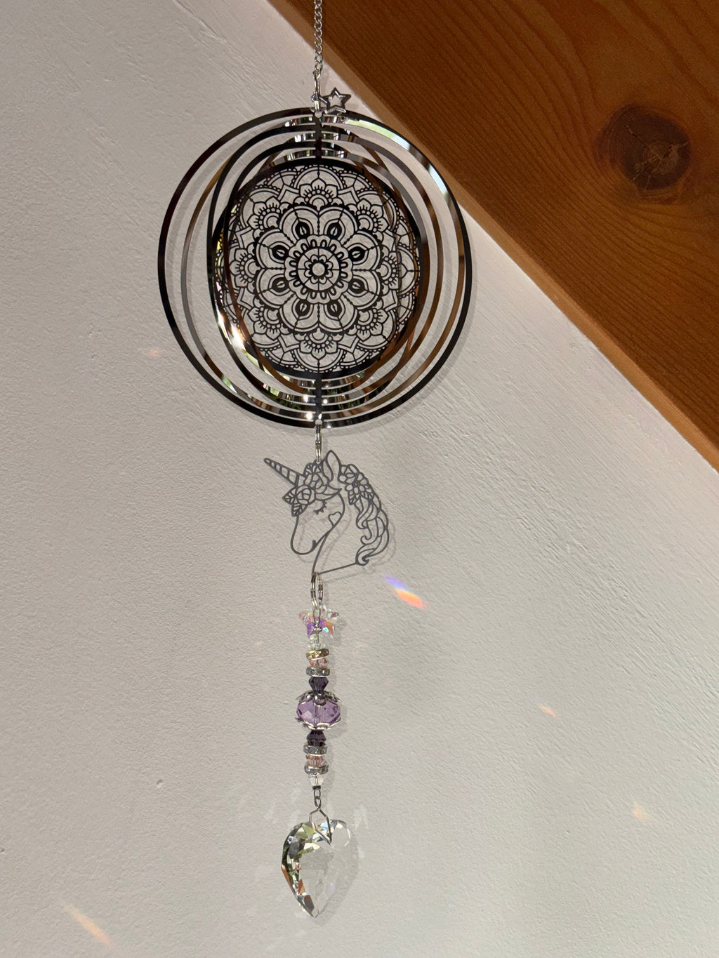 Attrape-soleil mandala et licorne en cristal – Suncatcher féerique fait main décoration fenêtre lumineuse