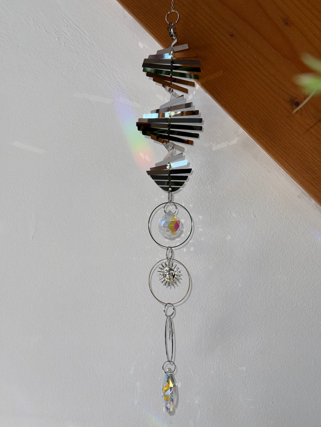 Attrape-soleil spirale argentée, soleil et étoile du Nord – Suncatcher fait main