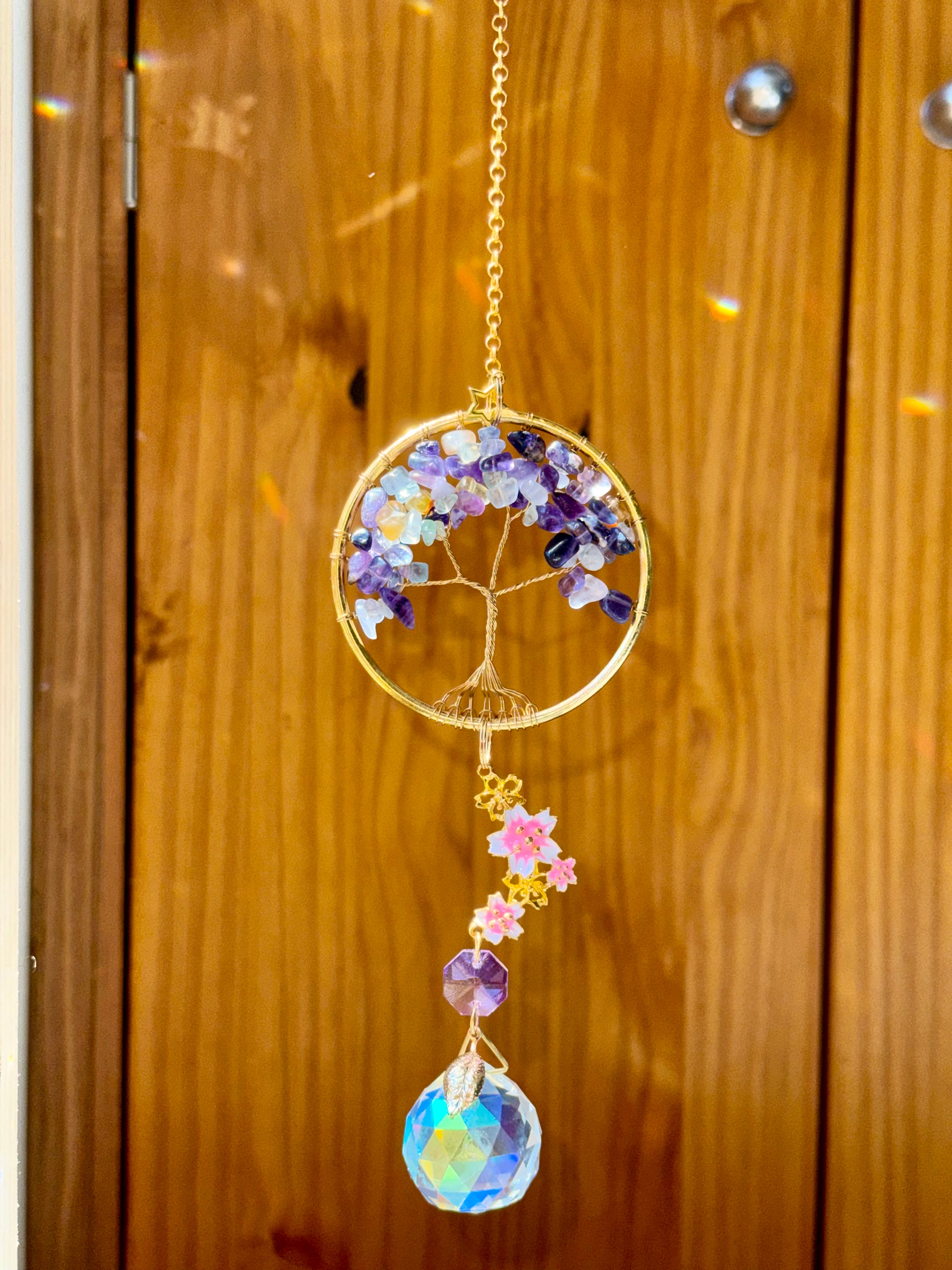 Attrape-soleil arbre de vie en améthyste, quartz rose et fleurs de cerisier – Suncatcher fait main décoration bien-être