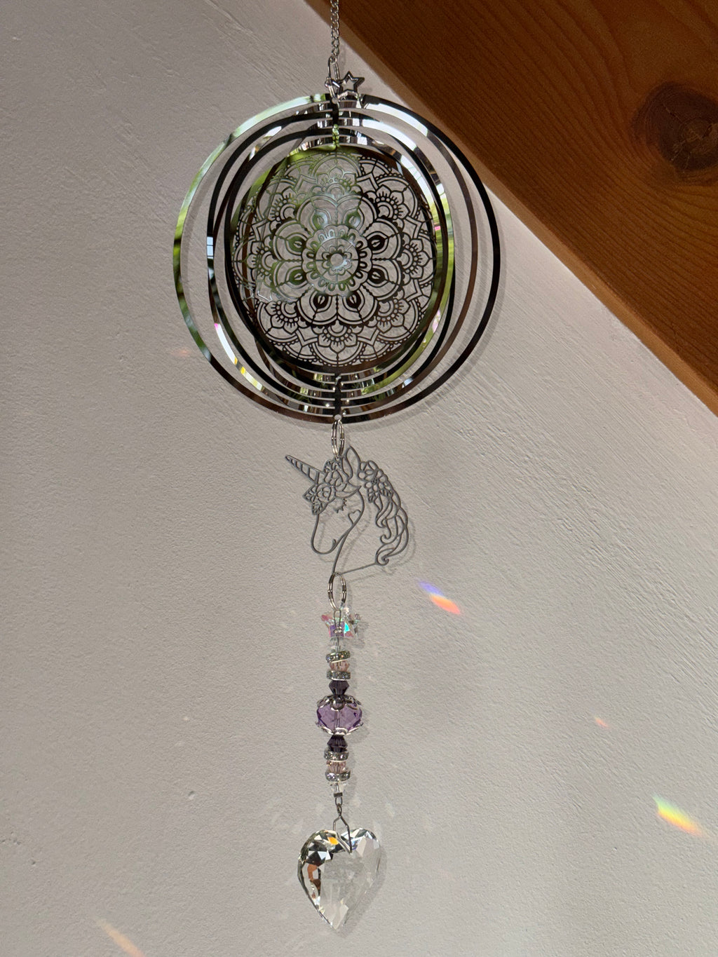 Attrape-soleil mandala et licorne en cristal – Suncatcher féerique fait main décoration fenêtre lumineuse
