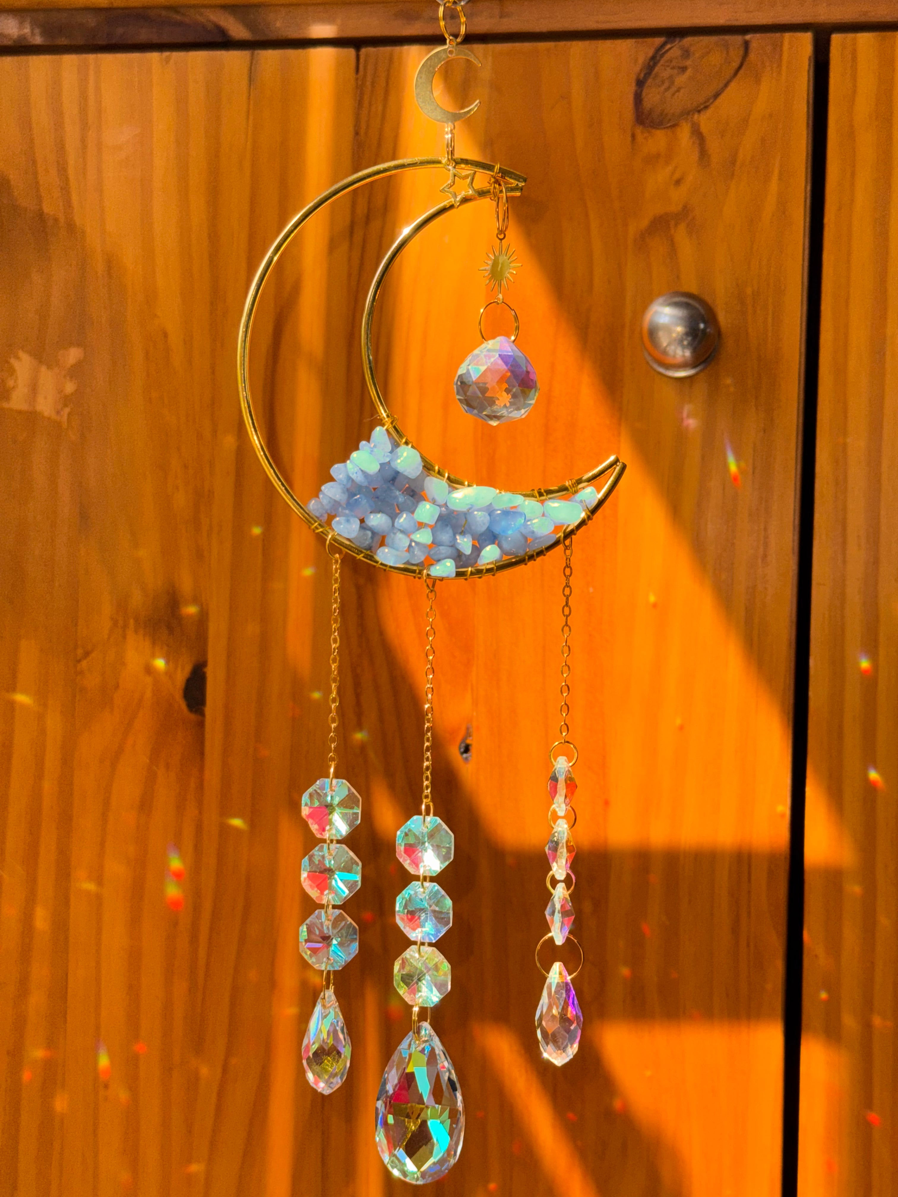 Attrape-soleil grande lune en aigue-marine – Suncatcher fait main décoration bien-être