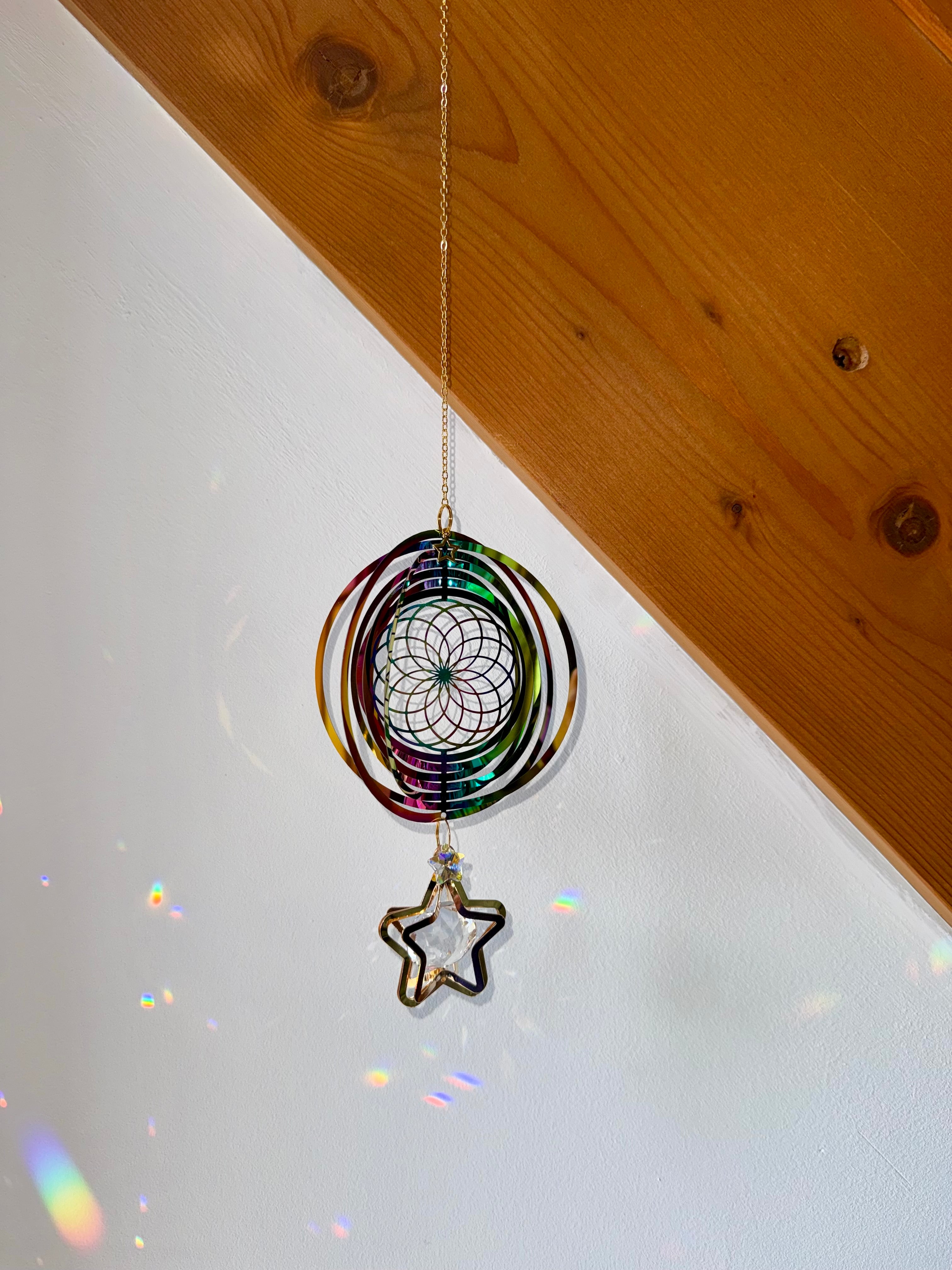 Attrape-soleil mandala coloré et étoile dorée en cristal – Suncatcher fait main décoration fenêtre lumineuse
