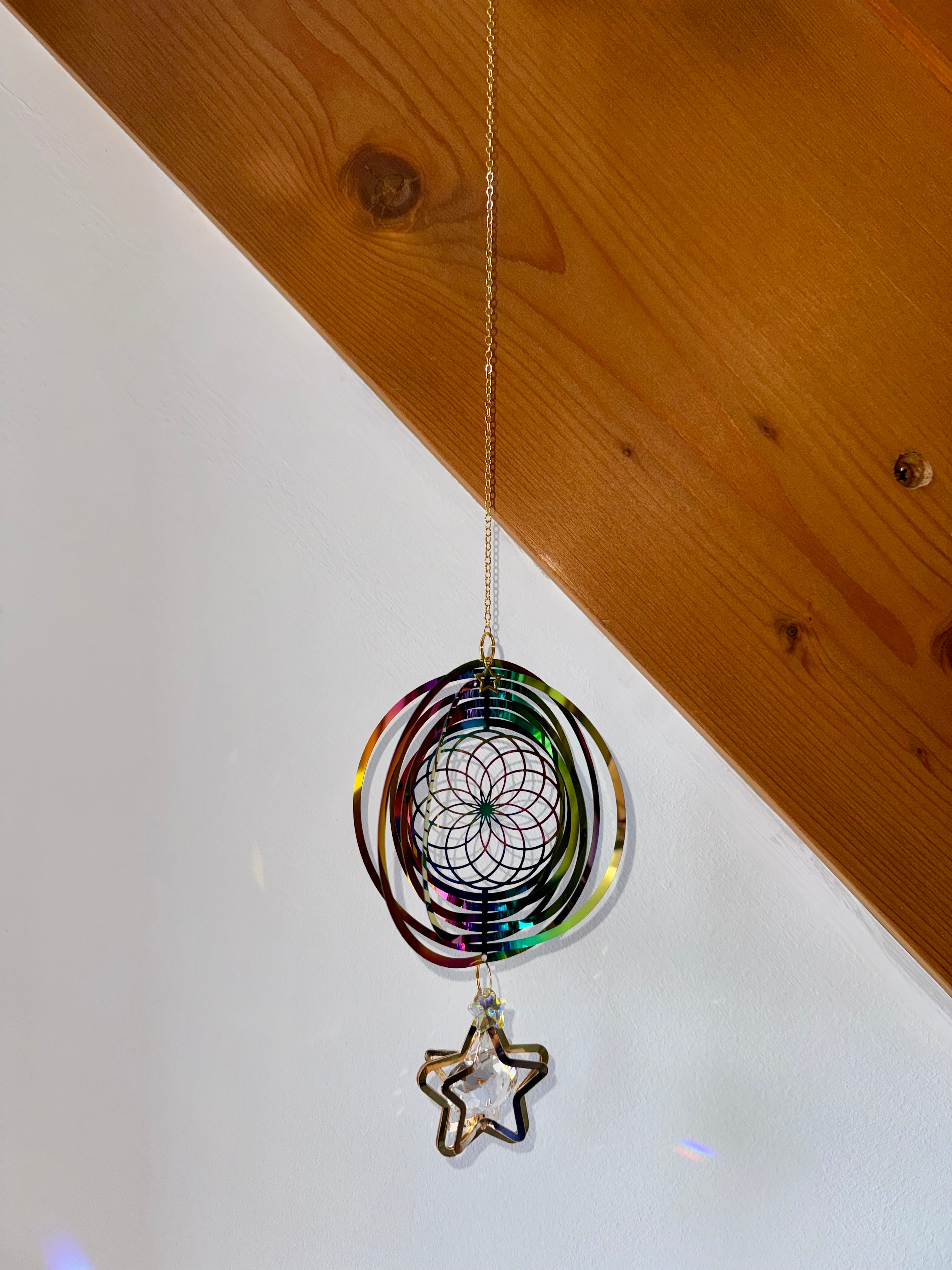 Attrape-soleil mandala coloré et étoile dorée en cristal – Suncatcher fait main décoration fenêtre lumineuse