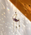 Attrape-soleil petite lune et pierres d’améthyste avec prismes en cristal – Suncatcher fait main décoration fenêtre lumineuse
